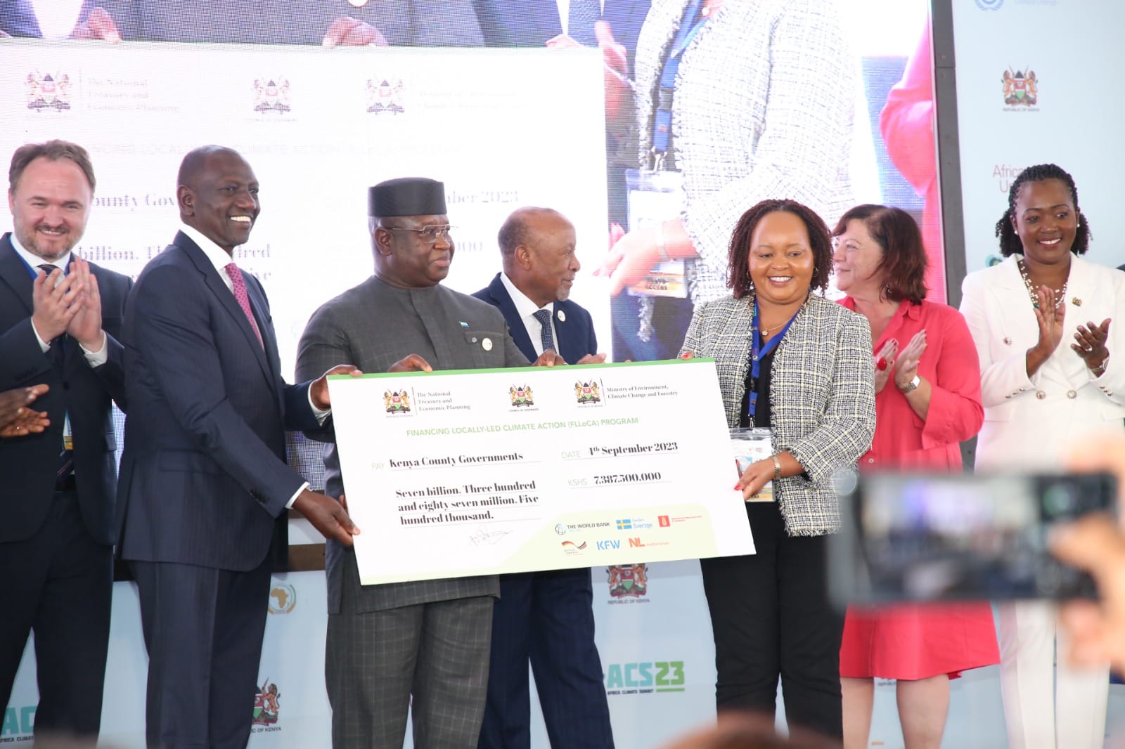 File image of President Ruto giving a cheque to Kirinyaga Governor Anne Waiguru.